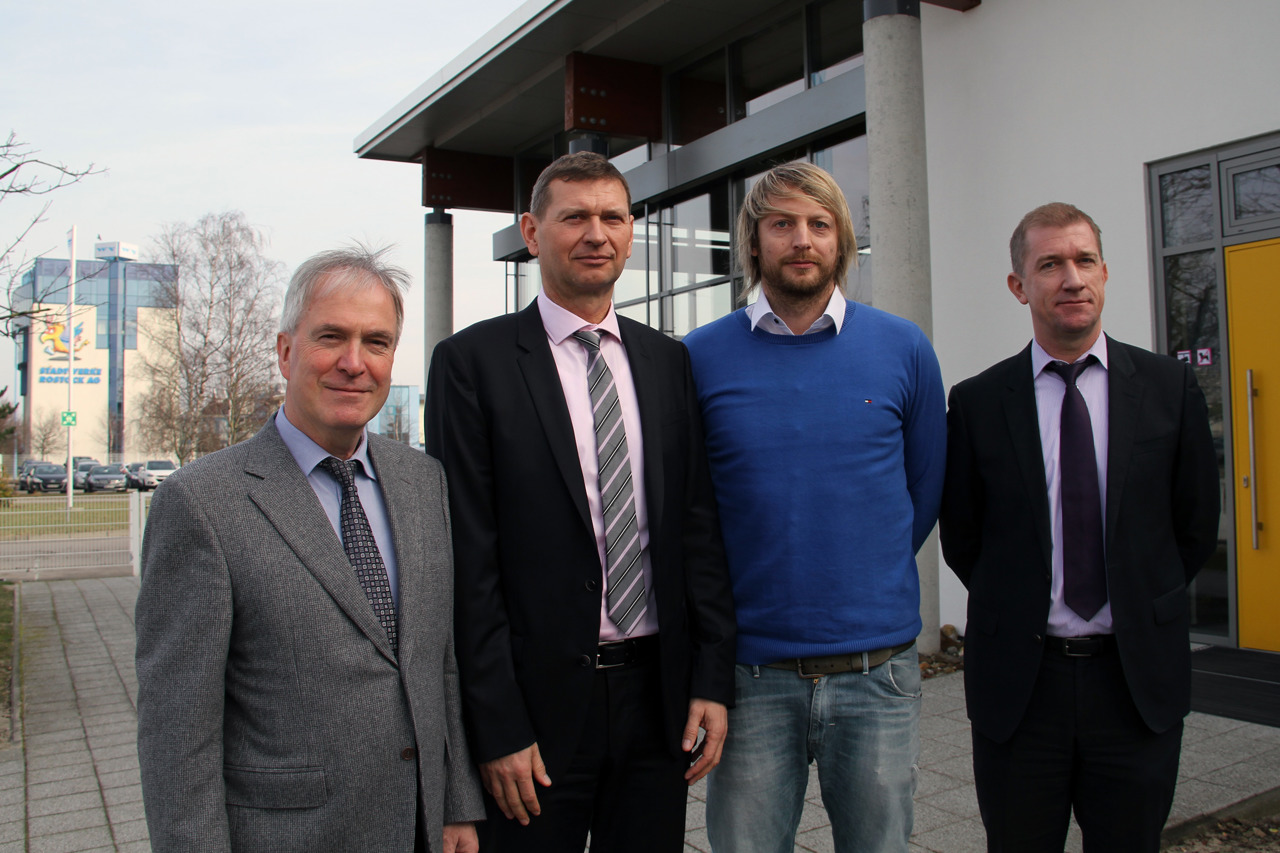 RVV-Geschäftsführer Jochen Bruhn und Oliver Brünnich, Sven Thormann (Geschäftsführer der HC Empor Handball GmbH) und Jens Gienapp (Vorstandsvorsitzender des HC Empor Rostock e.V.)