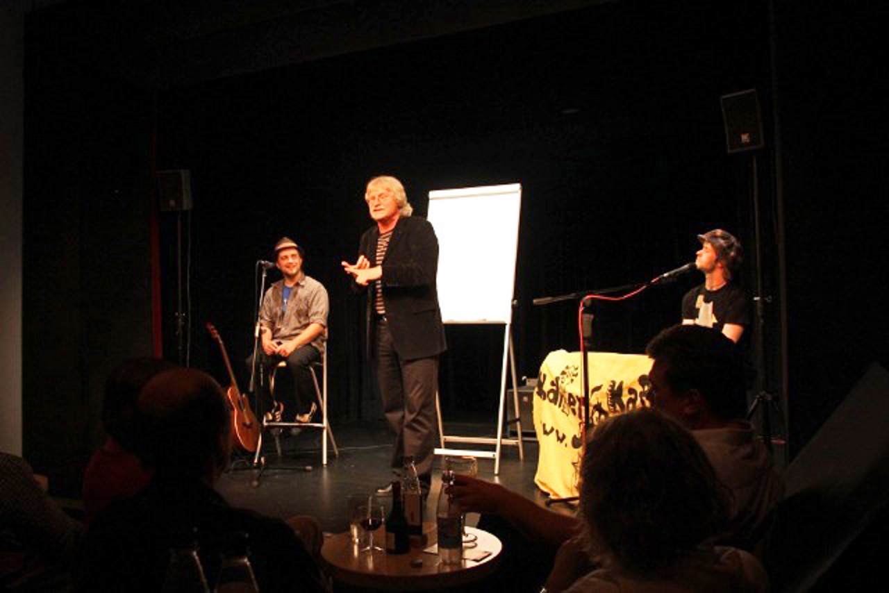 Ulf Annel und das Duo "Kalter Kaffee" in der Kleinen Komödie Warnemünde