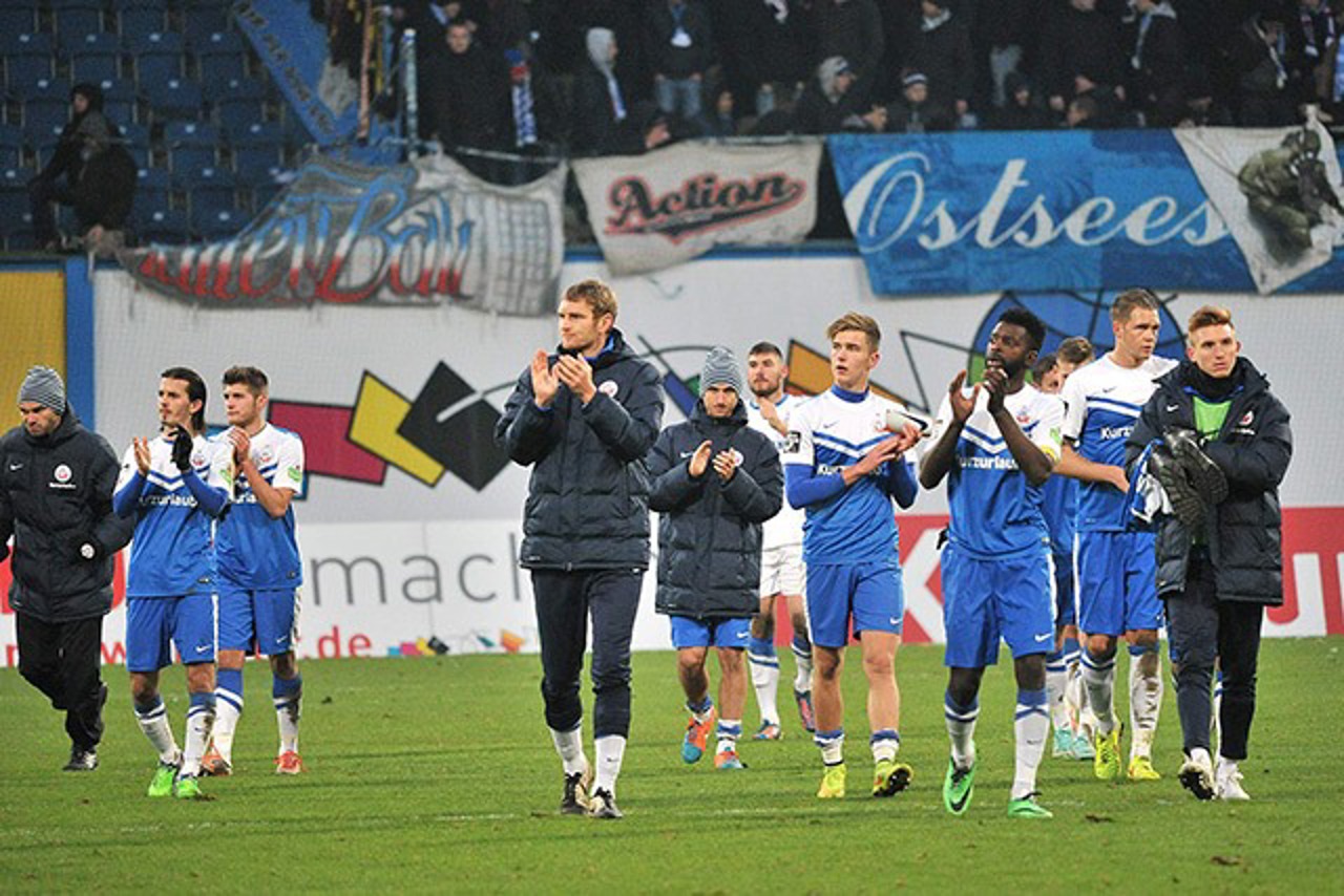 Nach einer enttäuschenden Hinrunde steht Hansa Rostock erstmals in der Vereinsgeschichte auf einem Abstiegsplatz der 3. Liga