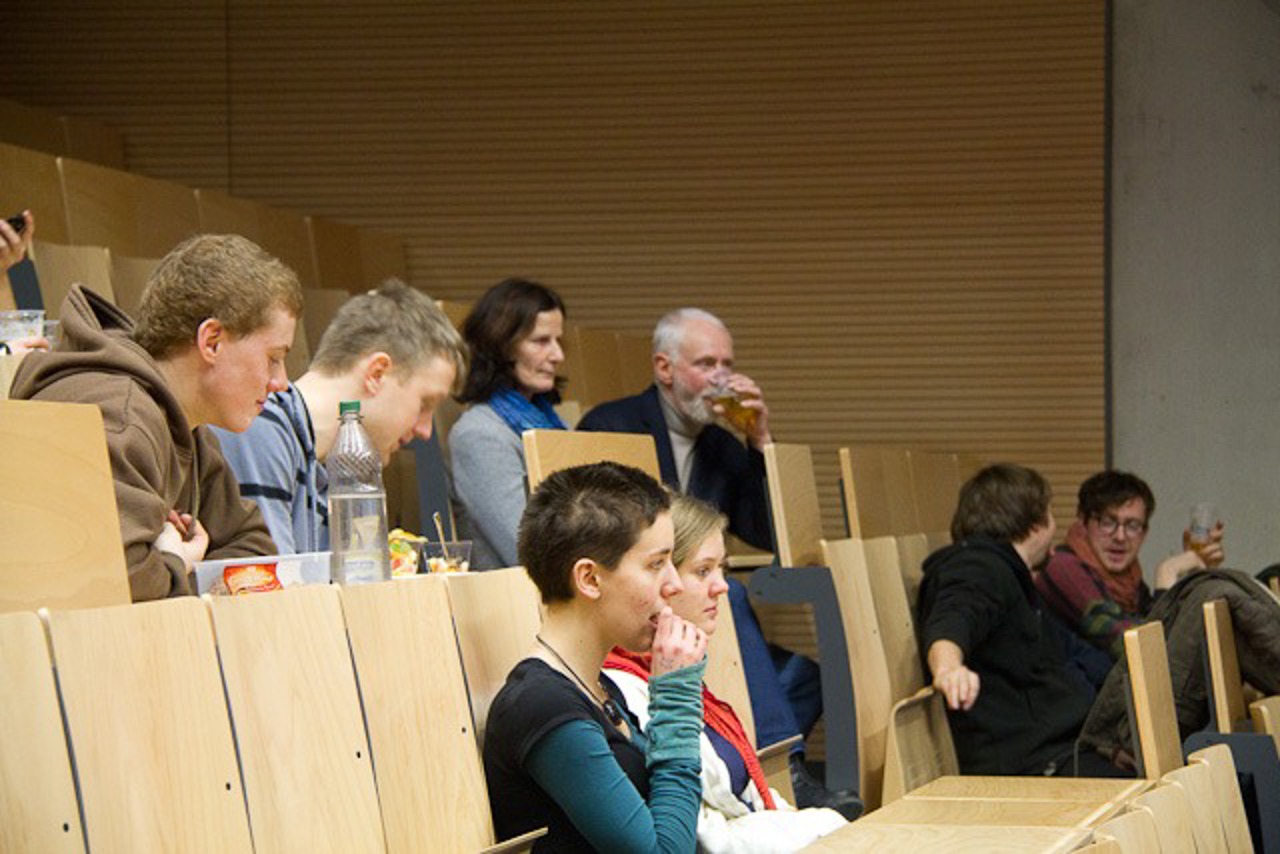 Essen im neuen Hörsaal der Uni Rostock