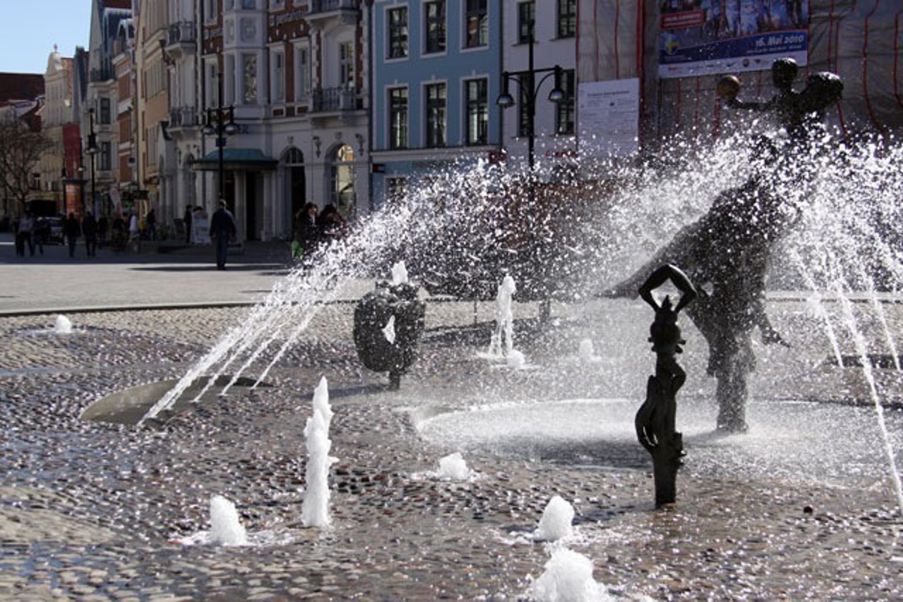 Tag gegen Lärm - Rundgang am Brunnen der Lebensfreude in Rostock