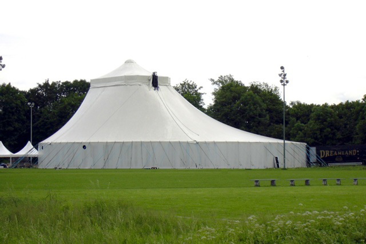 Theaterzelt, Außenansicht