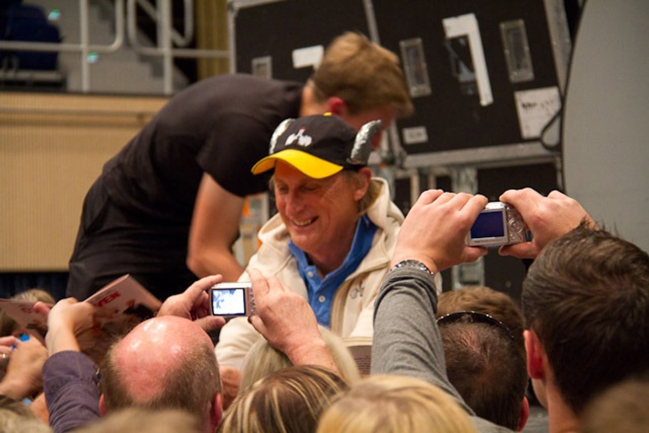 Otto gibt Autogramme
