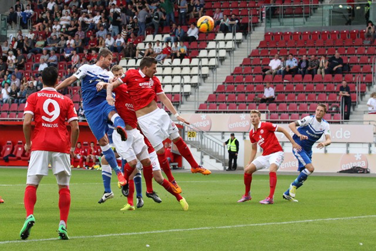 Hansa Rostock besiegt die U23 von Mainz 05 mit 2:0 - Marcel Ziemer mit einer Kopfballchance