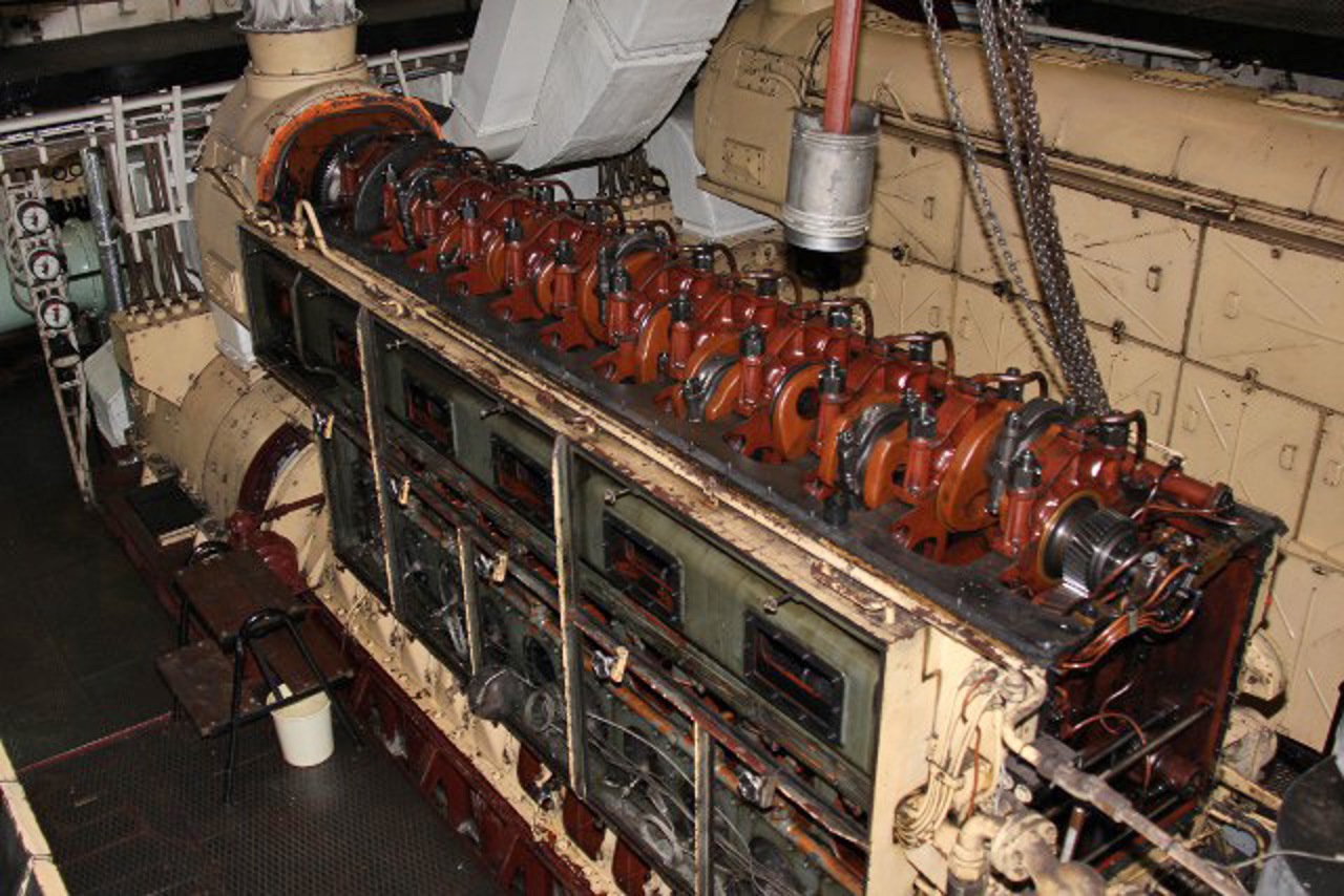 Offenes Dieselaggregat der Stephan Jantzen