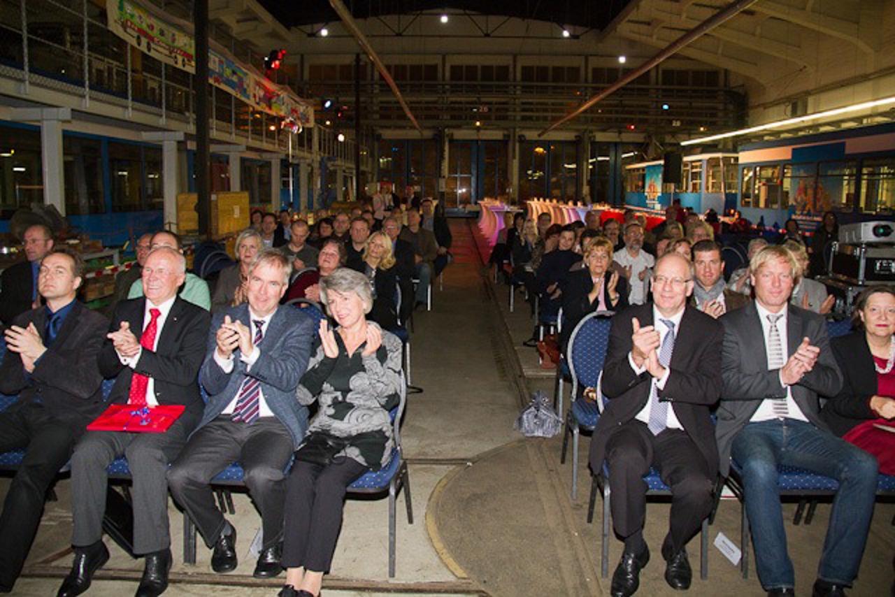 Festveranstaltung zur Vergabe der Richard-Siegmann-Medaille in der Straßenbahnmittelhalle der RSAG