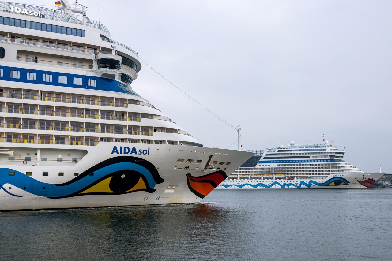 Im Kreuzfahrthafen Rostock-Warnemünde gibt es heute ein Schwesterntreffen von AIDAsol und AIDAmar
