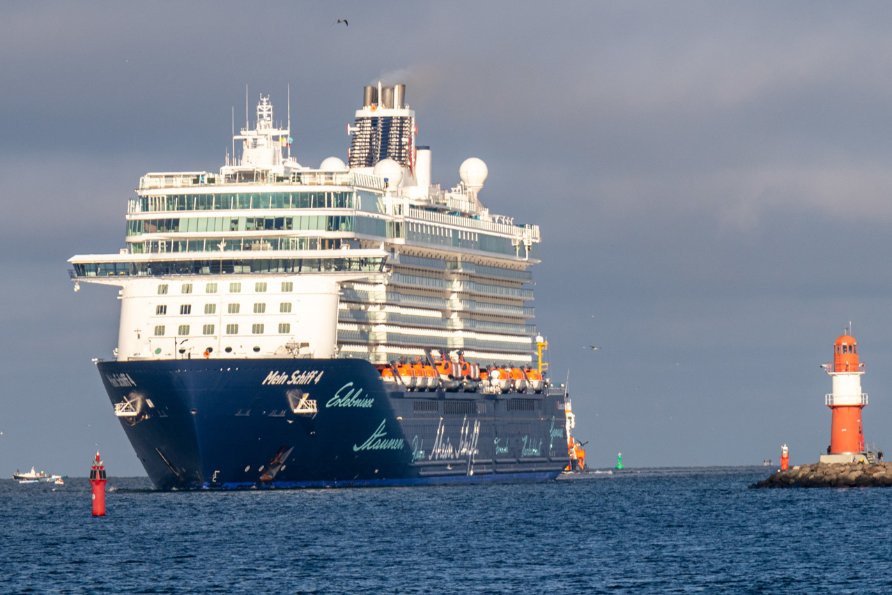 „Mein Schiff 4“ – Einlaufen in Rostock-Warnemünde