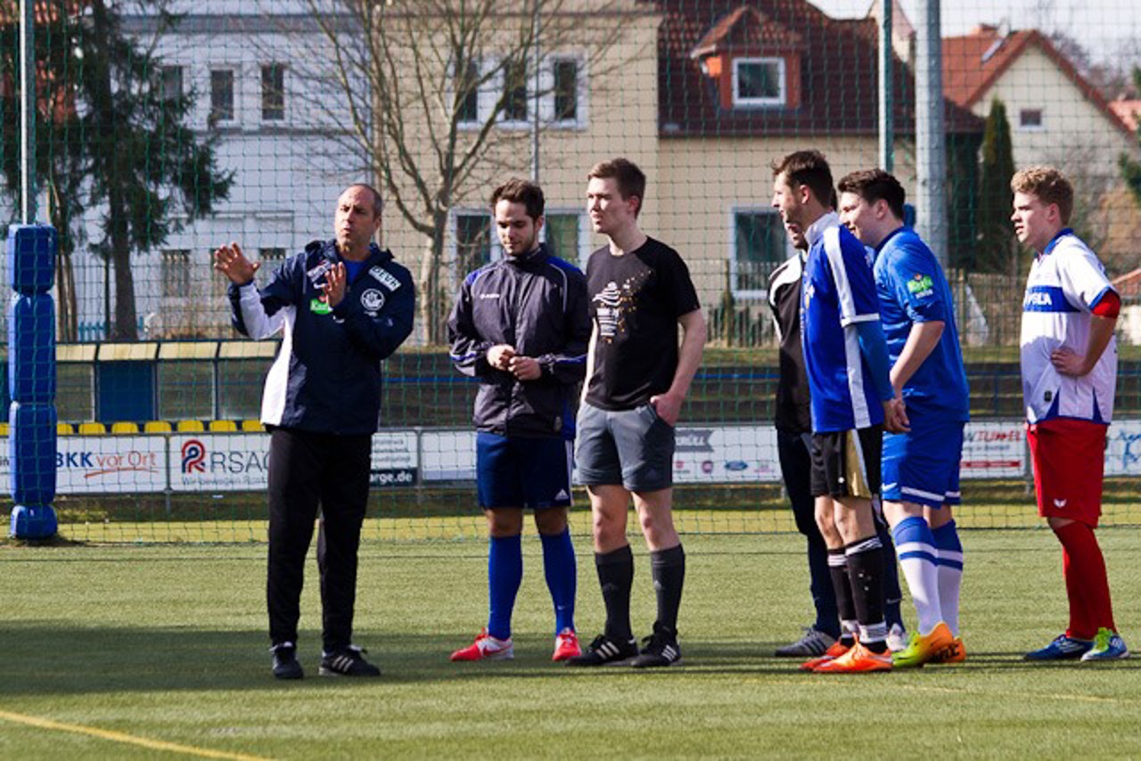 Paule Beinlich instruiert seine Wildcardbewerber