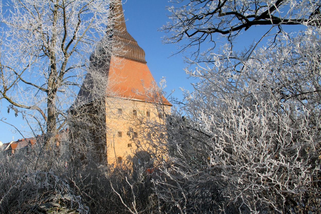 Das Rostocker Steintor in winterlicher Kulisse