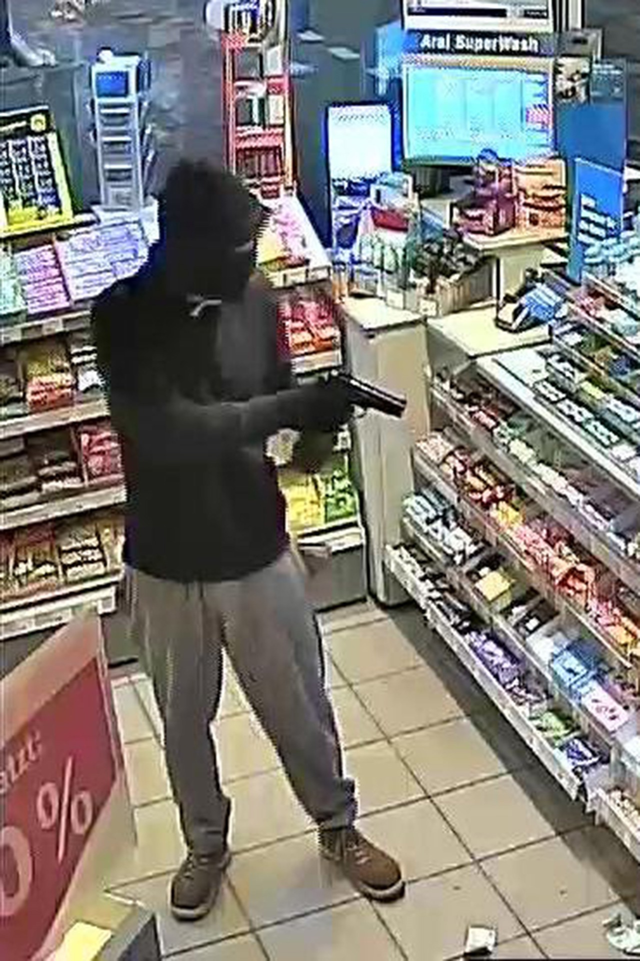 Überfall auf Aral-Tankstelle in Toitenwinkel, Foto des 1. Täters