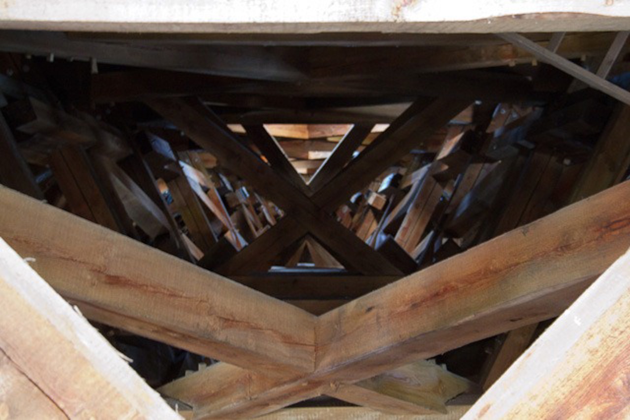 Holz unterm Dach: Das Gebälk der Turmspitze von St. Petri