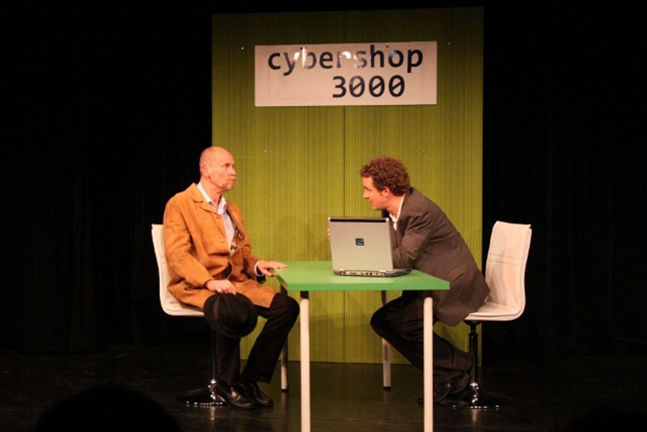 Die Bühne 602 wird zum Computerladen