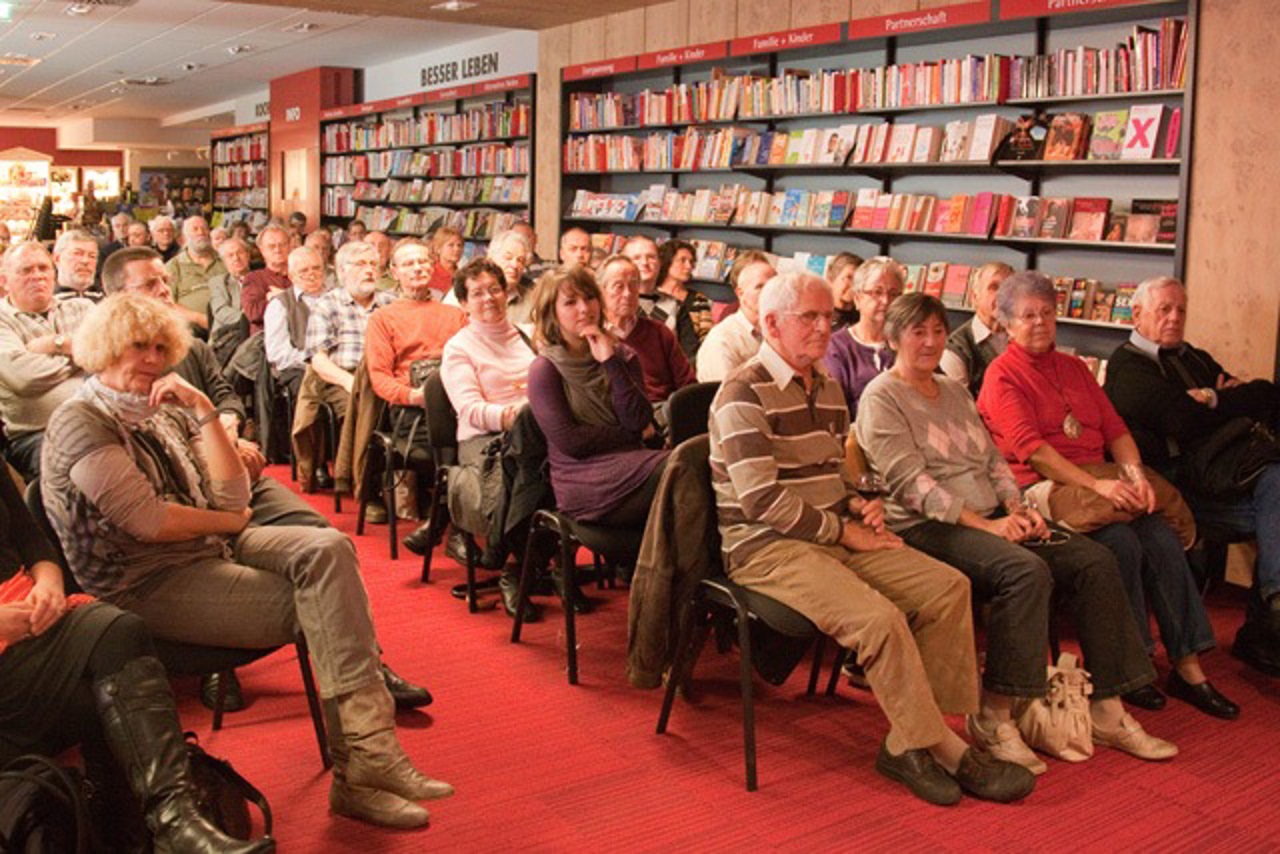 Rostocker Zorenappels Band 4 - Buchpremiere  in der Universitätsbuchhandlung Weiland