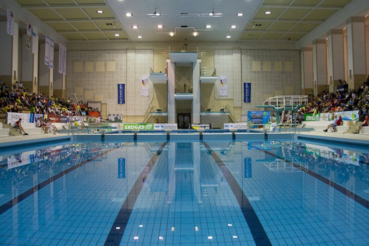 Sprungturm in der Neptunschwimmhalle
