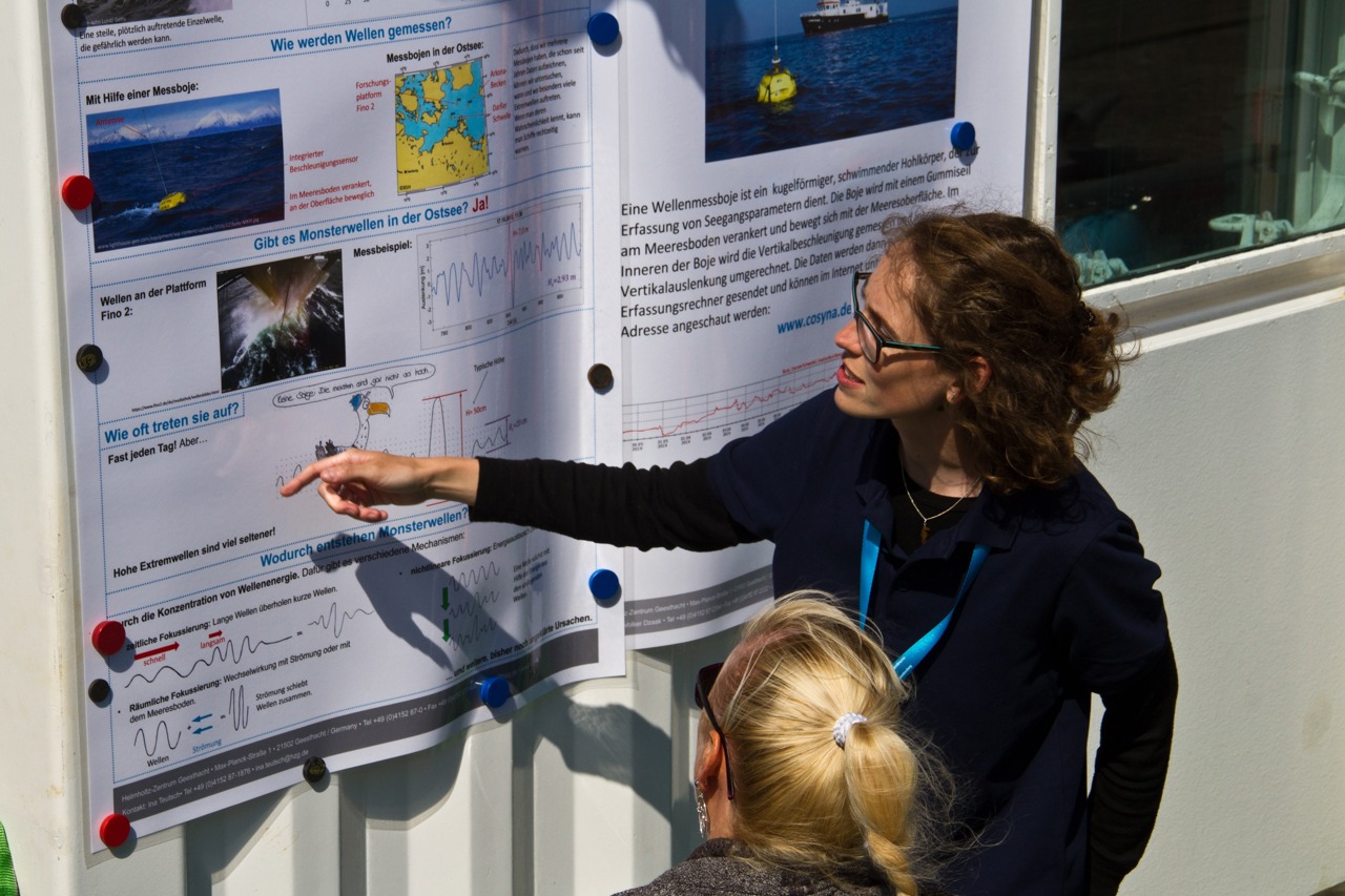 Forscher informieren über Monsterwellen, Schiffsabgase und Klimawandel in der Ostseeregion