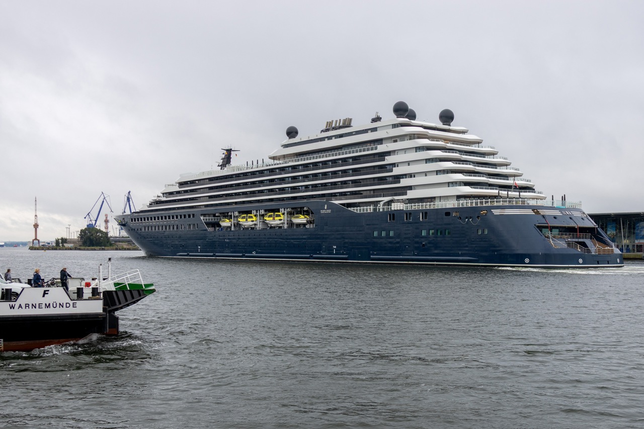Luxus-Kreuzfahrtyacht „Ilma“ in Warnemünde