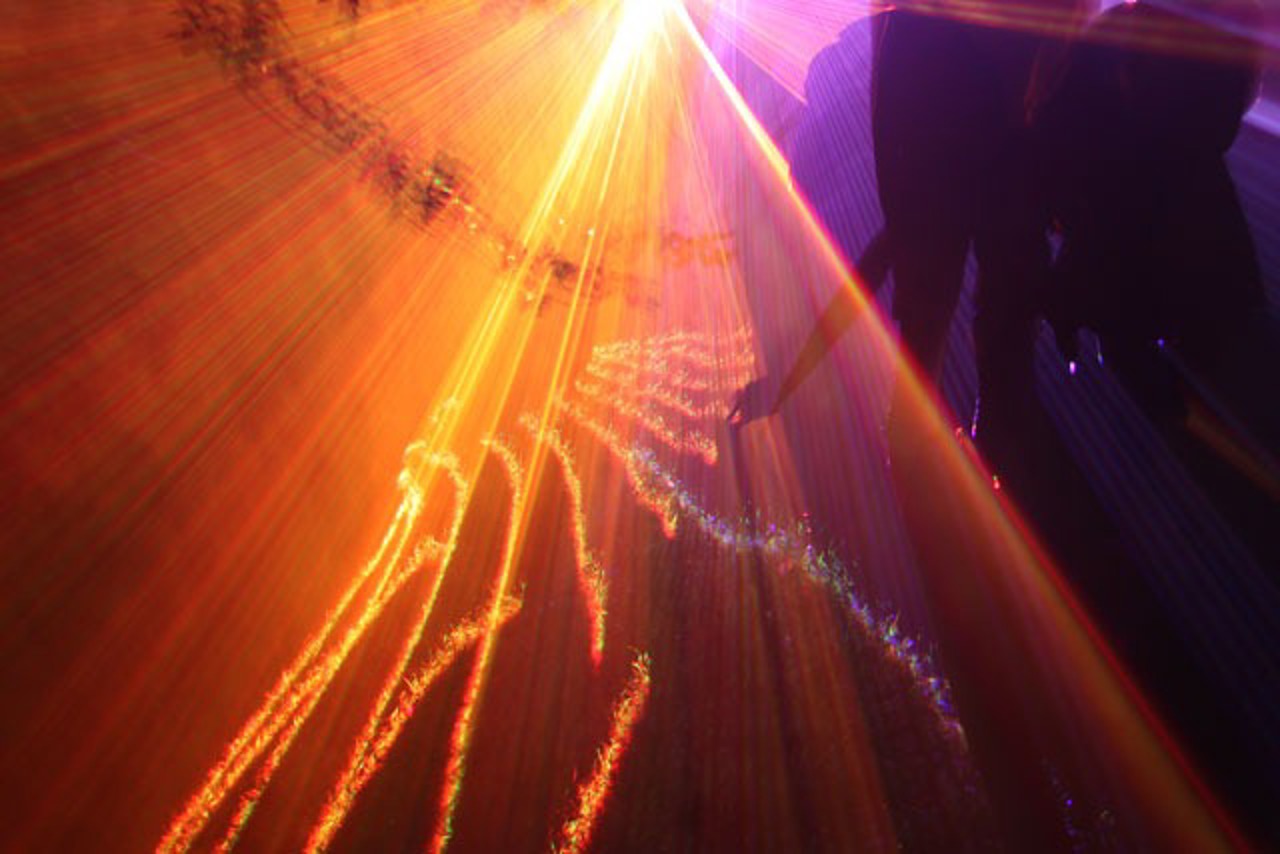 Glitzernde Laserstrahlen