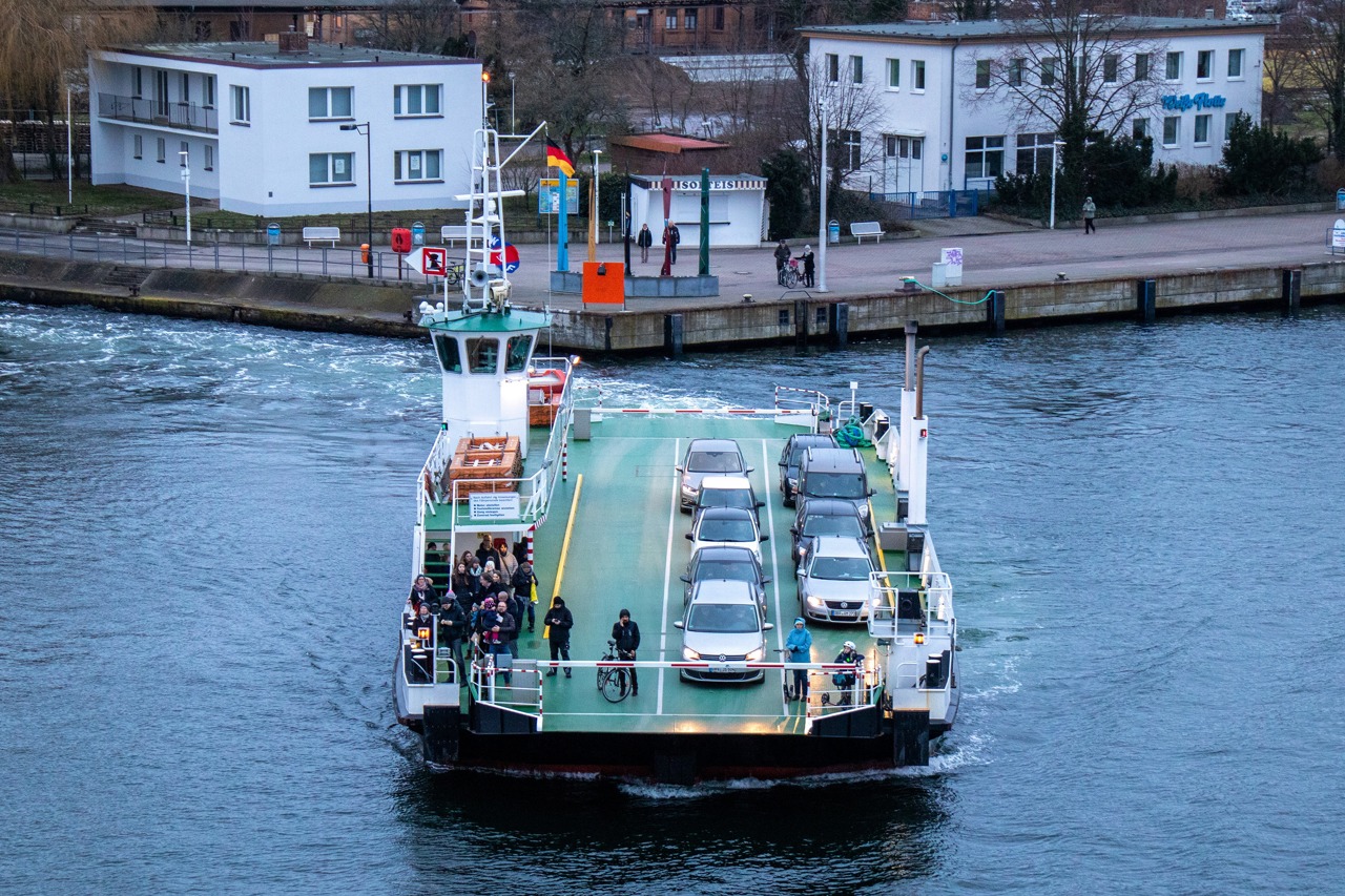 Die Fähre „Wittow“ vor dem Anleger Warnemünde