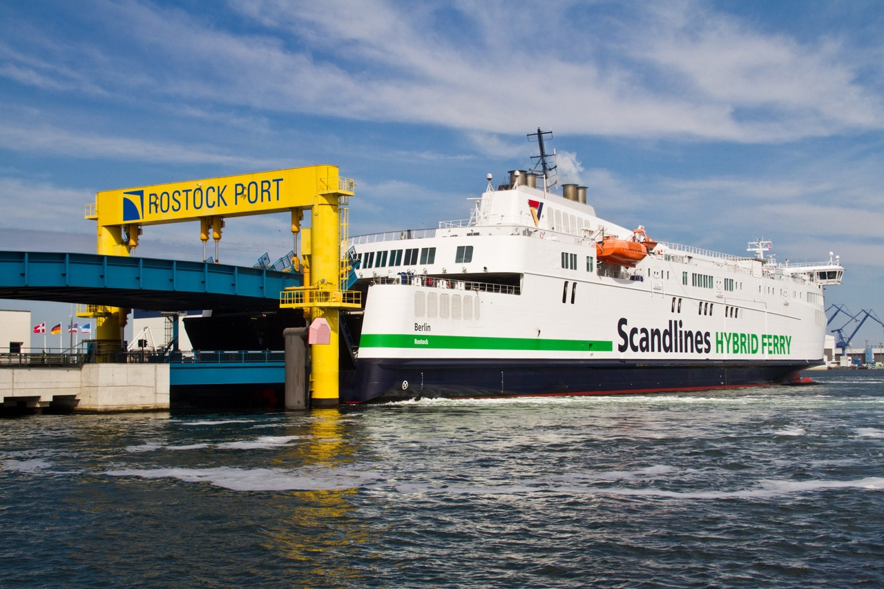 Scandlines am Fähranleger im Rostocker Seehafen