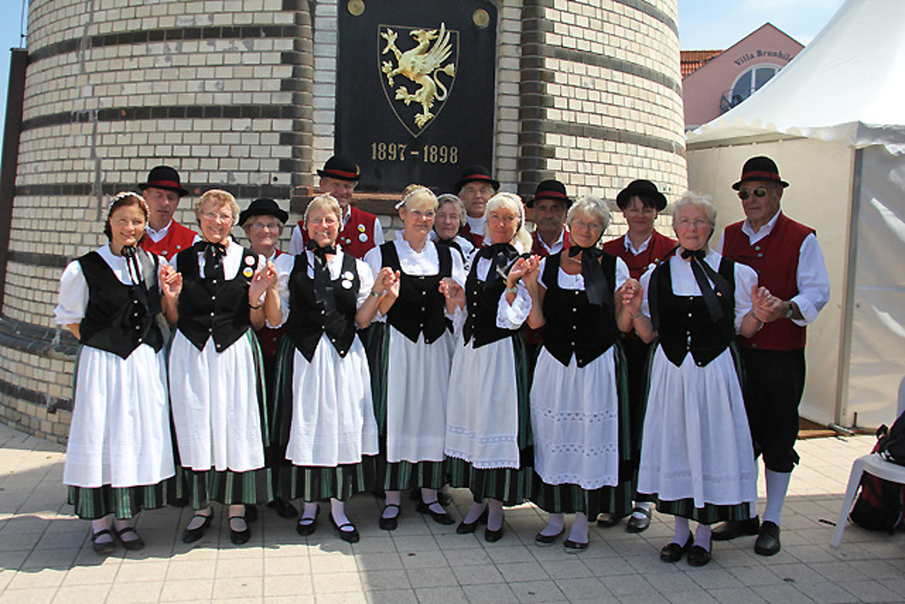 Trachtengruppe Alt Meteln beim Warnemünder Trachtentreffen 2011