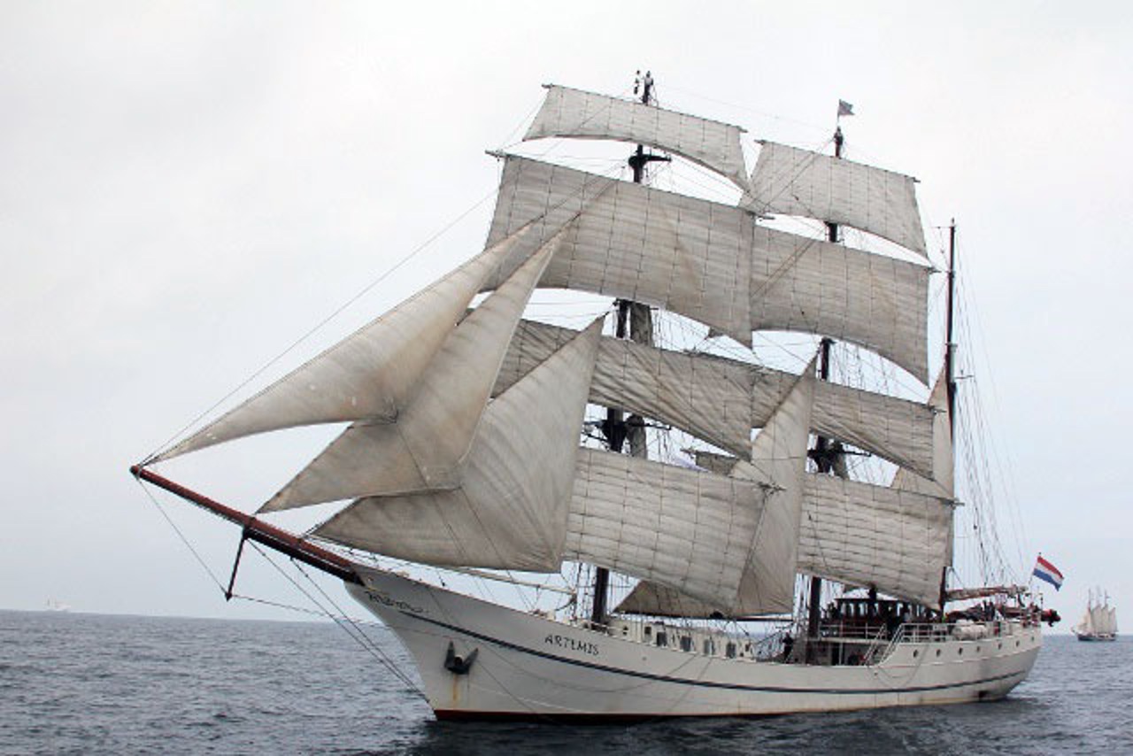 Segelschiff „Artemis” bei der Hanse Sail