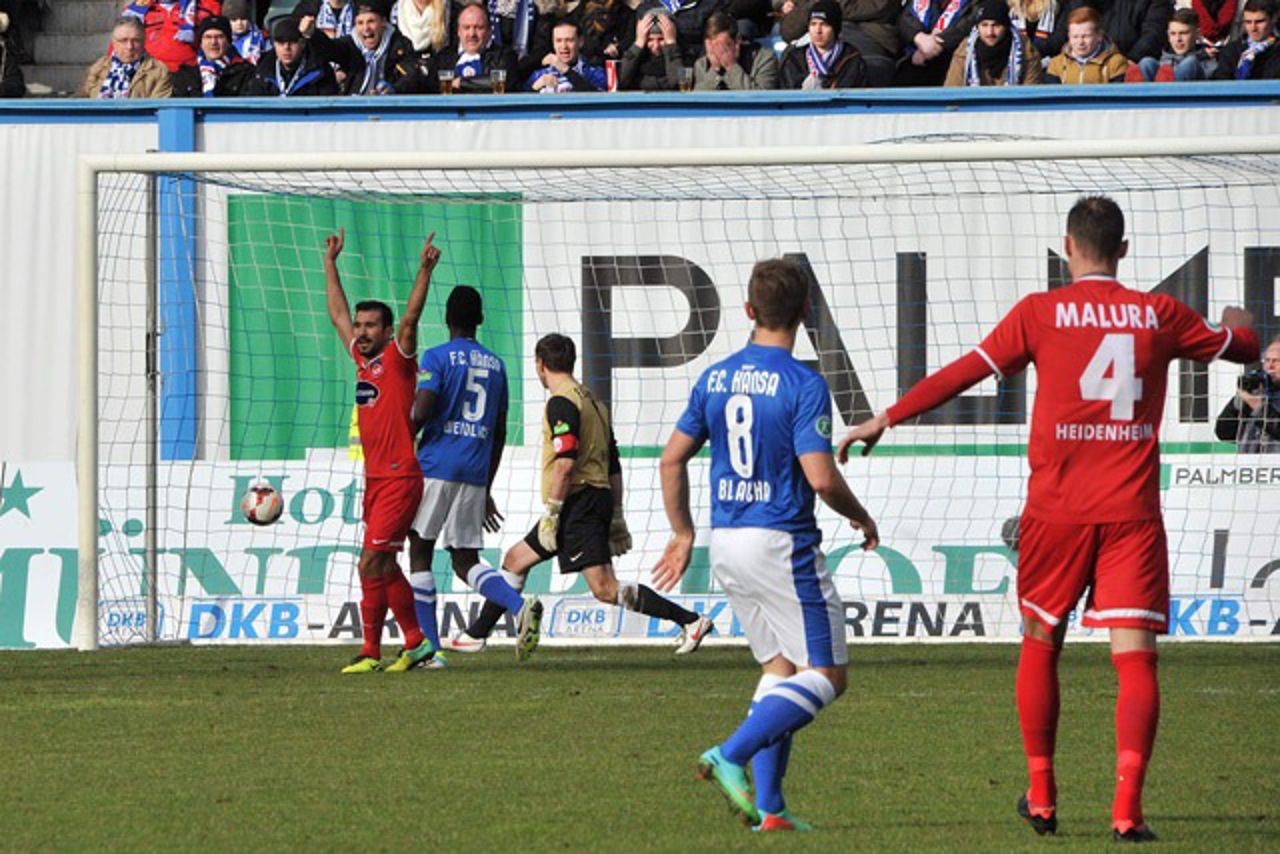 Julius Reinhardt bringt Heidenheim gegen Hansa Rostock in Führung