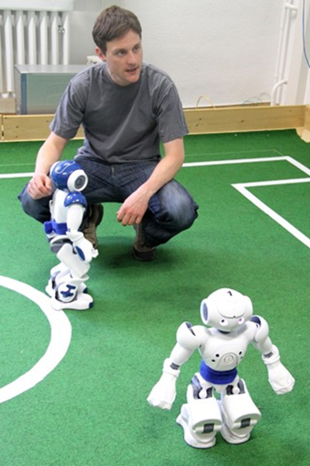 Fußballspielende Roboter beim Tag der Technik