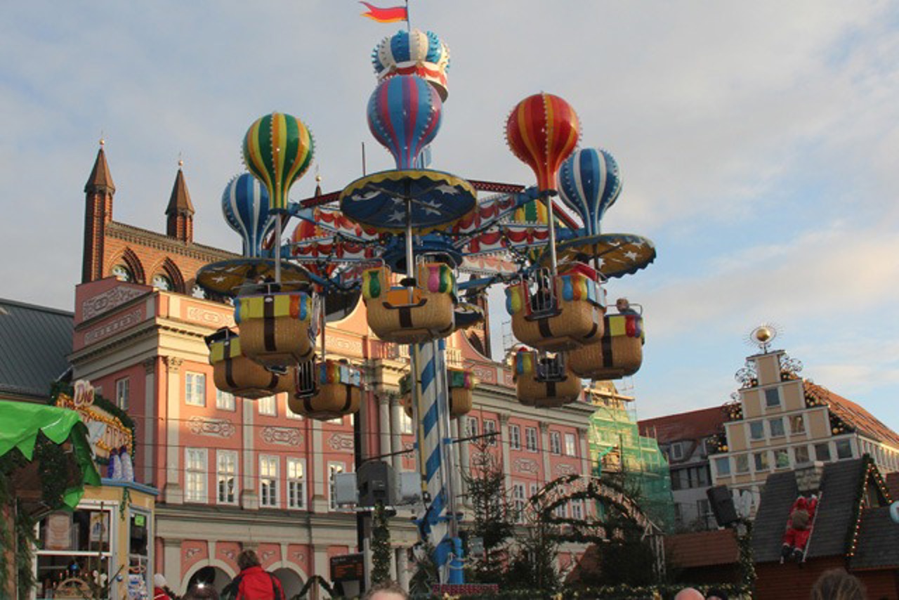 Karussell vor dem Rathaus