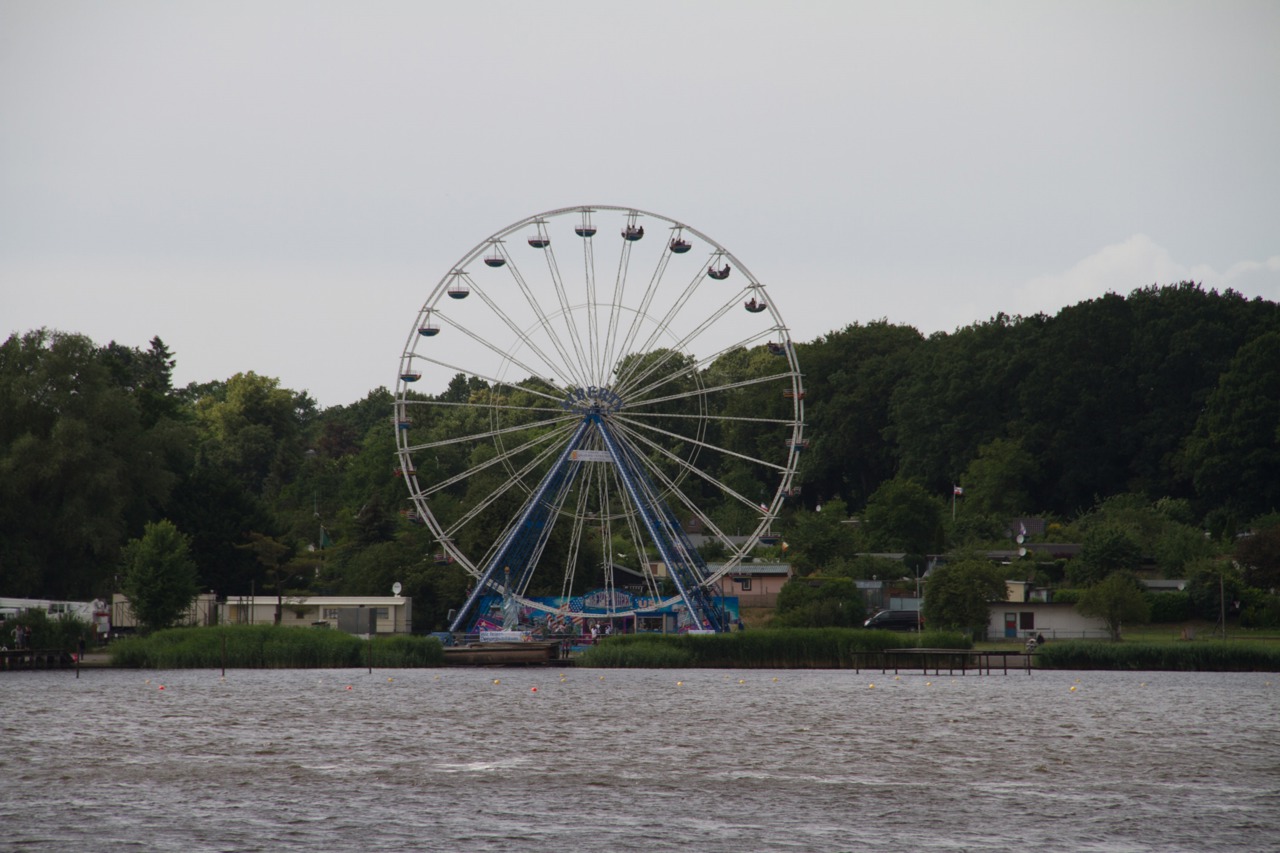 Vom Riesenrad in Gehlsdorf hat man einen wunderschönen Blick auf Rostocks Innenstadt, die vor 800 Jahren Stadtrecht erhielt.