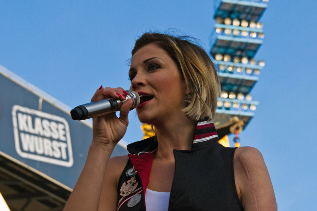 Anna-Maria Zimmermann bei der Schlagerparty im Ostseestadion