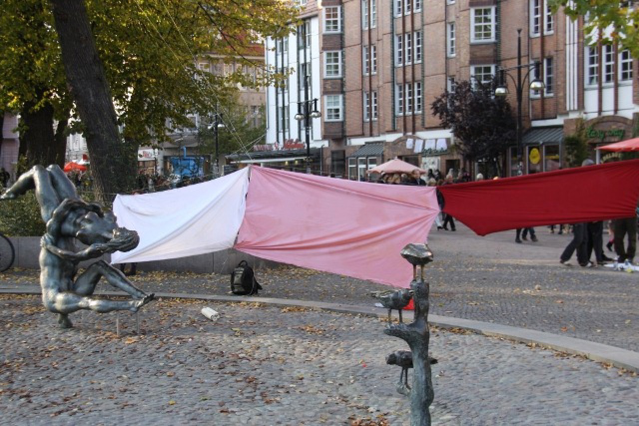 Der Brunnen der Lebensfreude wurde friedlich besetzt