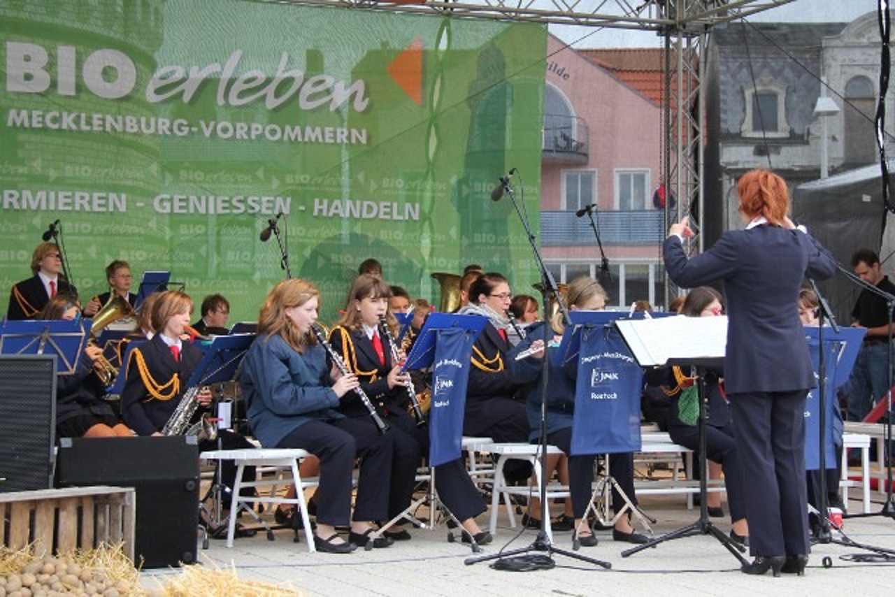 Rostocker Jugendmusikkorps beim „Bio-Erleben” Tag in Warnemünde