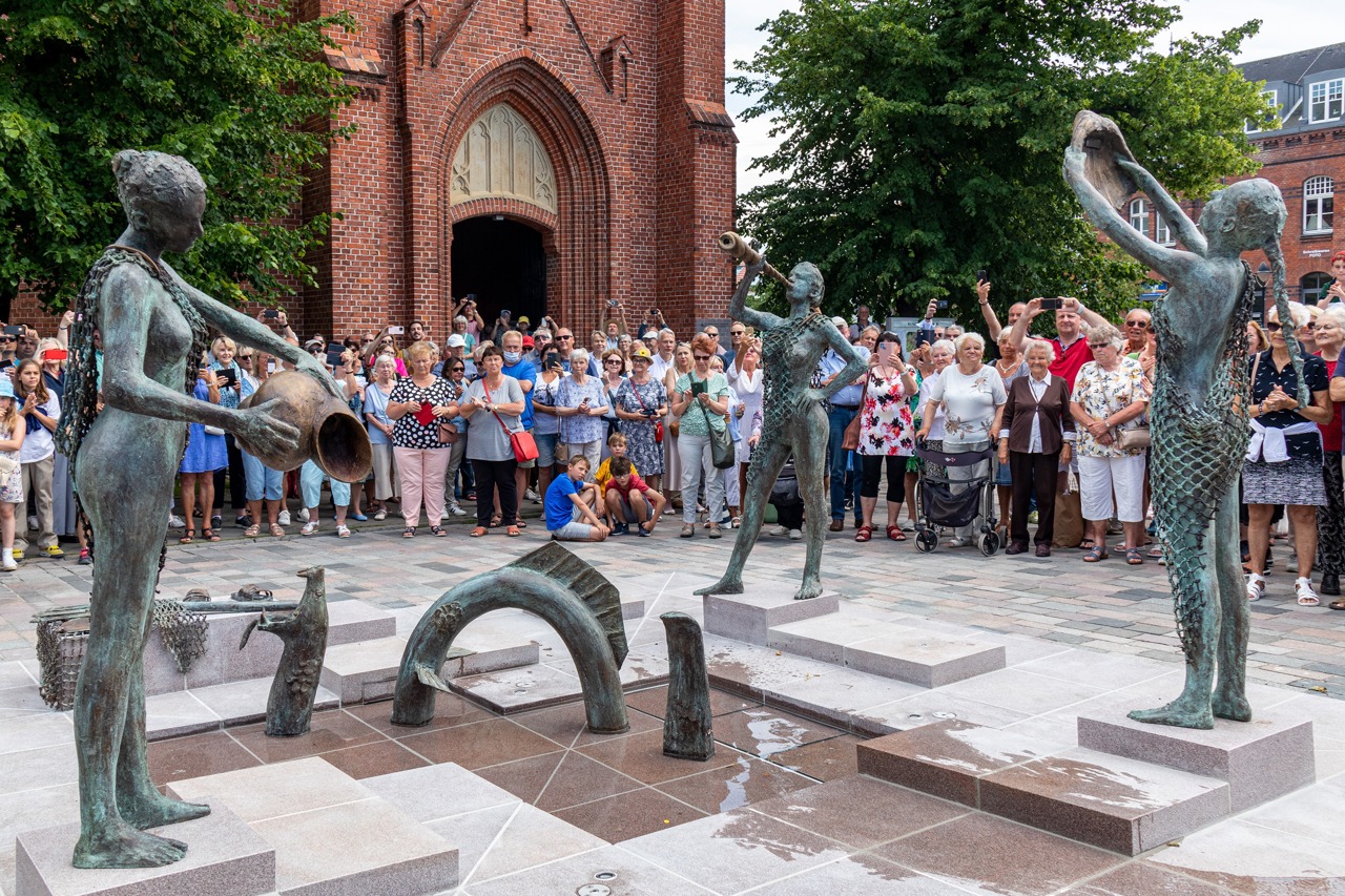 Neptunbrunnen auf dem Kirchenplatz in Warnemünde