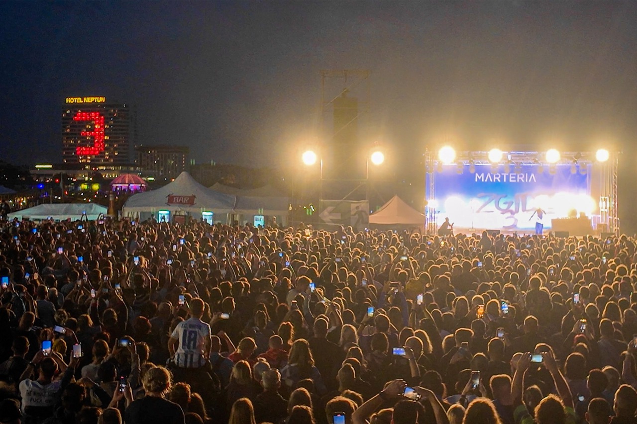 Marteria begeistert mit Strand-Konzert in Warnemünde