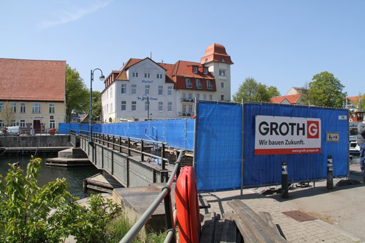 In den letzten Wochen wurde die Bahnhofsbrücke in Warnemünde saniert