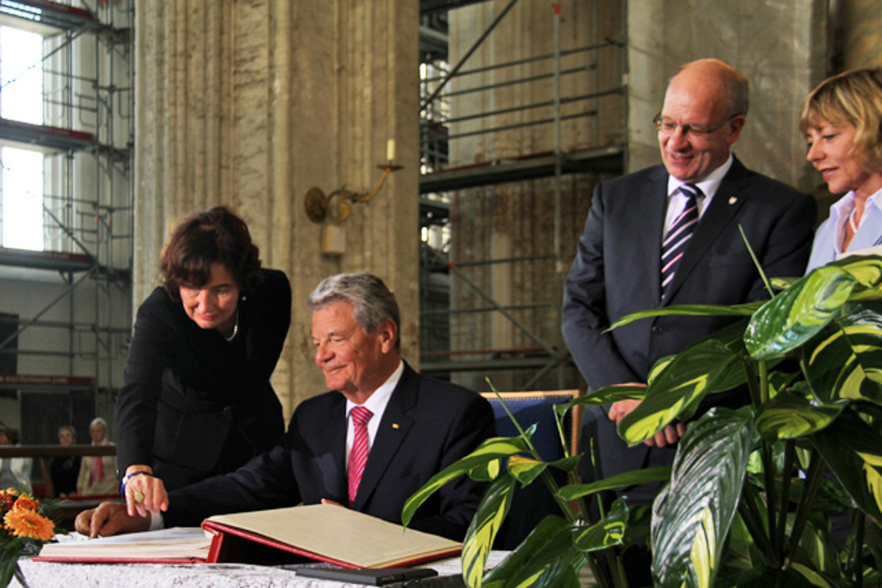 Bürgerschaftspräsidentin Karina Jens, Bundespräsident Joachim Gauck, Oberbürgermeister Roland Methling und Gaucks Lebensgefährtin Daniela Schadt