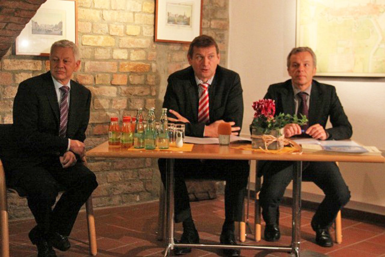 Detlef Skrodzki (Vertriebsleiter), Oliver Brünnich (Vorstand) und Thomas Schneider (Pressesprecher)
