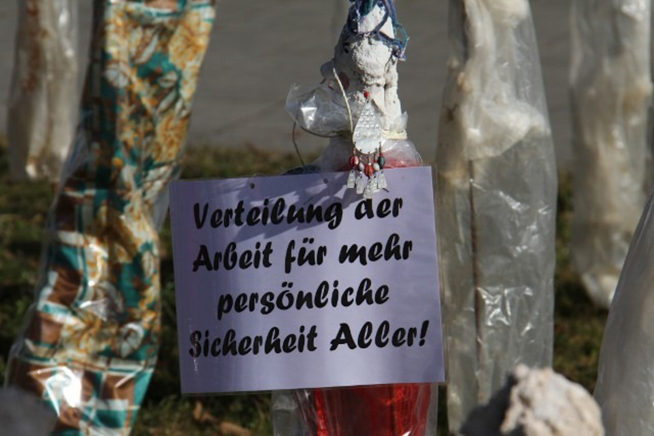 Einer der „Honks“ trägt die Forderung nach Sicherheit