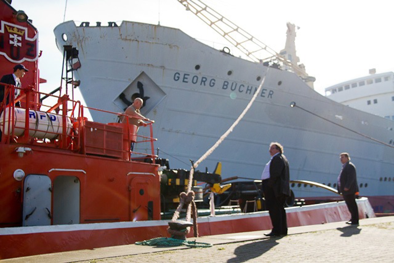 Georg Büchner, Schlepper Ajaks und Hafenkapitän Gisbert Ruhnke