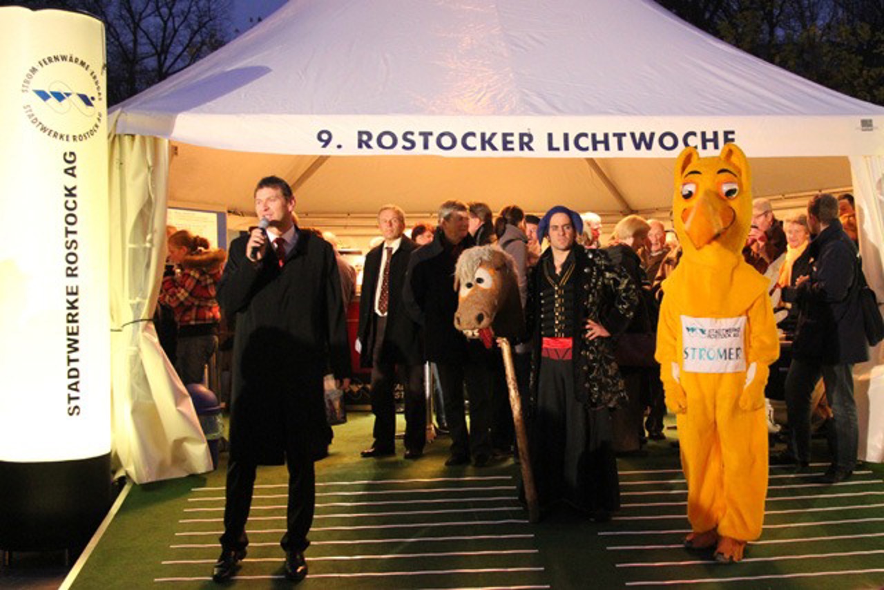 Eröffnung der Lichtwoche 2010 mit Oliver Brünnich und Maskottchen Stromer