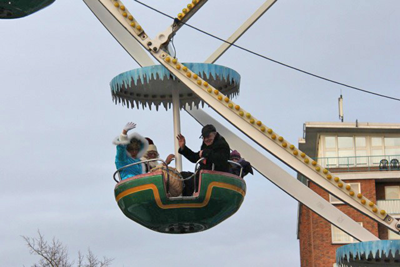 Weihnachtsmann und OB Methling im Riesenrad