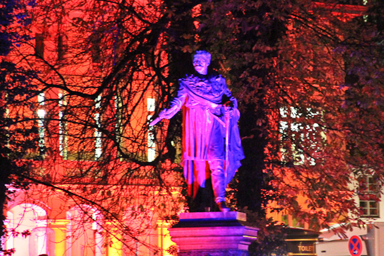 Der alte Blücher im Lila-Look