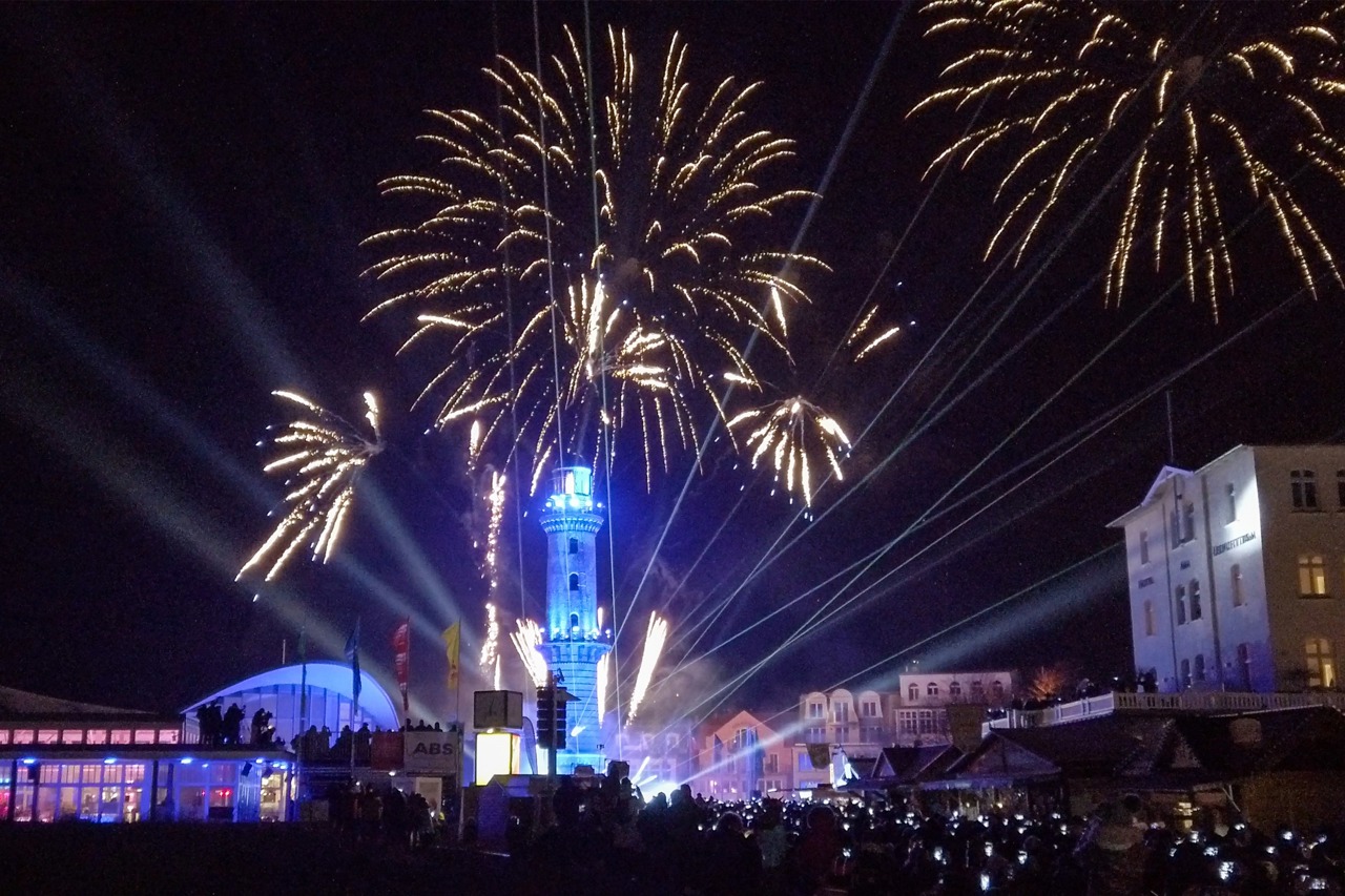 Warnemünder Turmleuchten 2020 - Feuerwerk