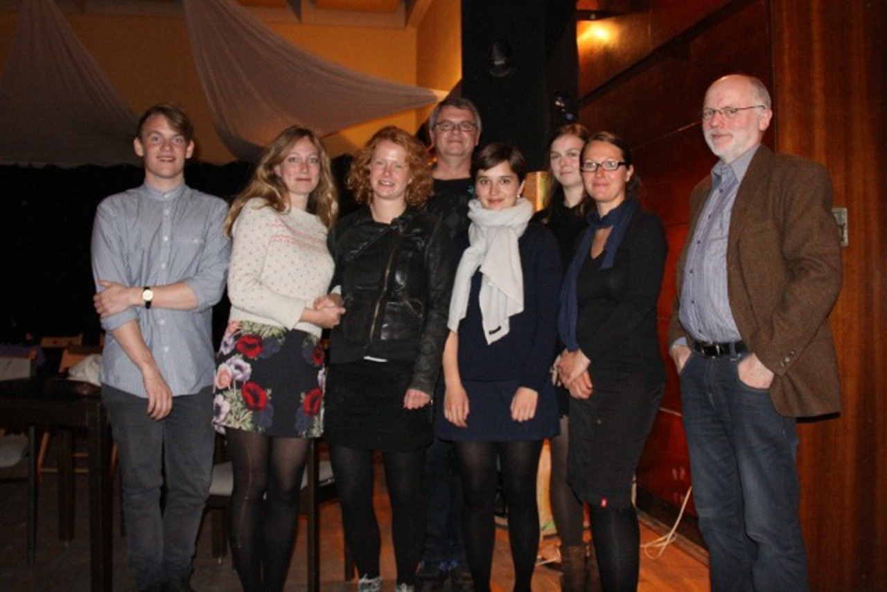 Die Verantwortlichen der Literaturhäuser Rostock und Kopenhagen: Thomas Aagaard (Kopenhagen), Cmilla Pape (Kopenhagen), Mona Munek (Kopenhagen), Reiner Mnich (Rostock), Marlene Mouritzen (Kopenhagen), Evi Gäßler (Rostock), Doreen Katzberg (Rostock) und Paul Opstrup (Kopenhagen)