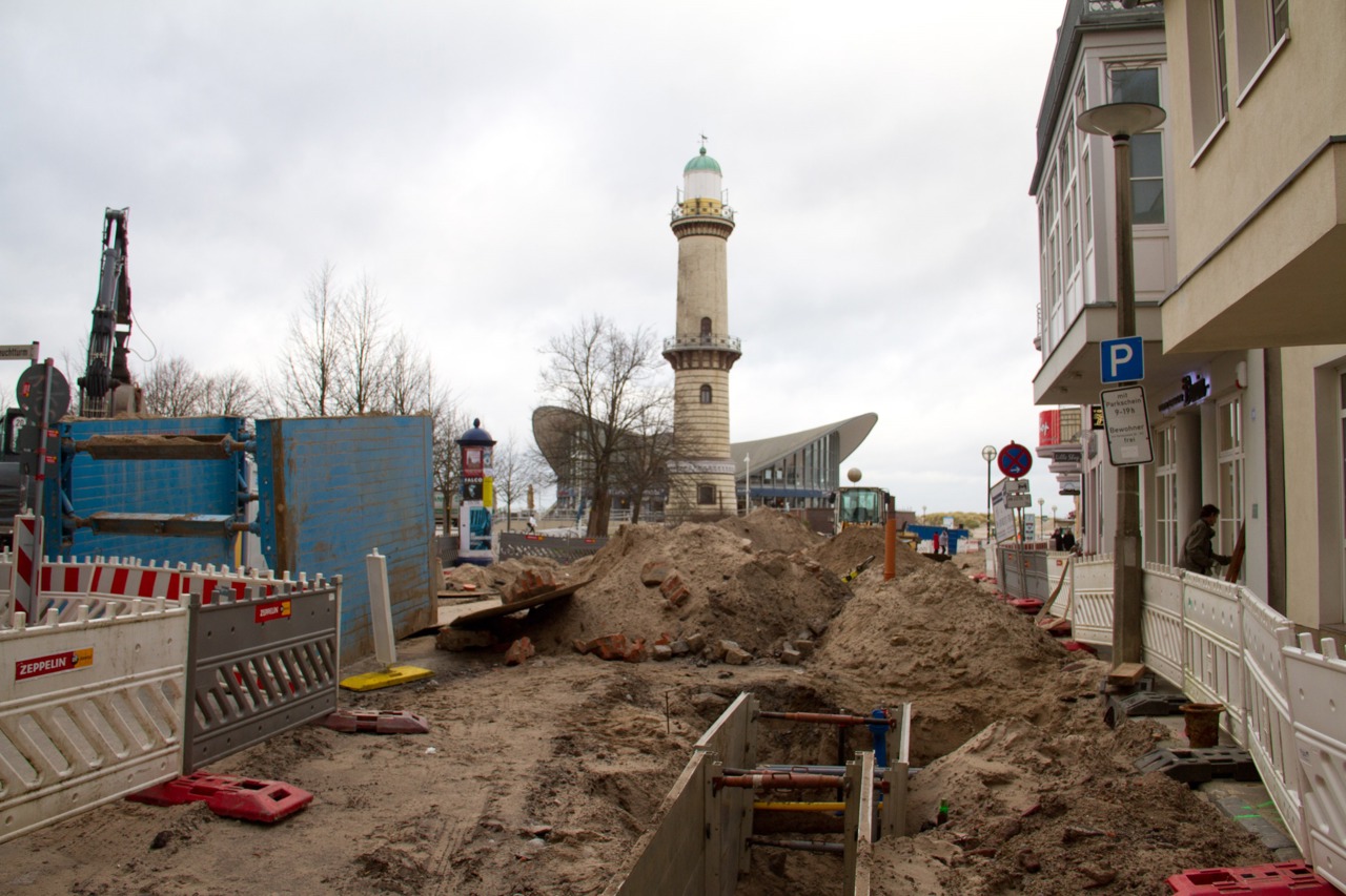 Die Baustelle in der Seestraße wird zum Warnemünder Turmleuchten verschwunden sein.