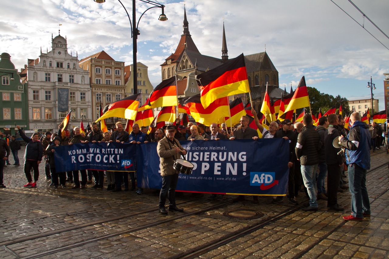 AfD-Demo auf dem Neuen Markt mit etwa 700 Sympathisanten