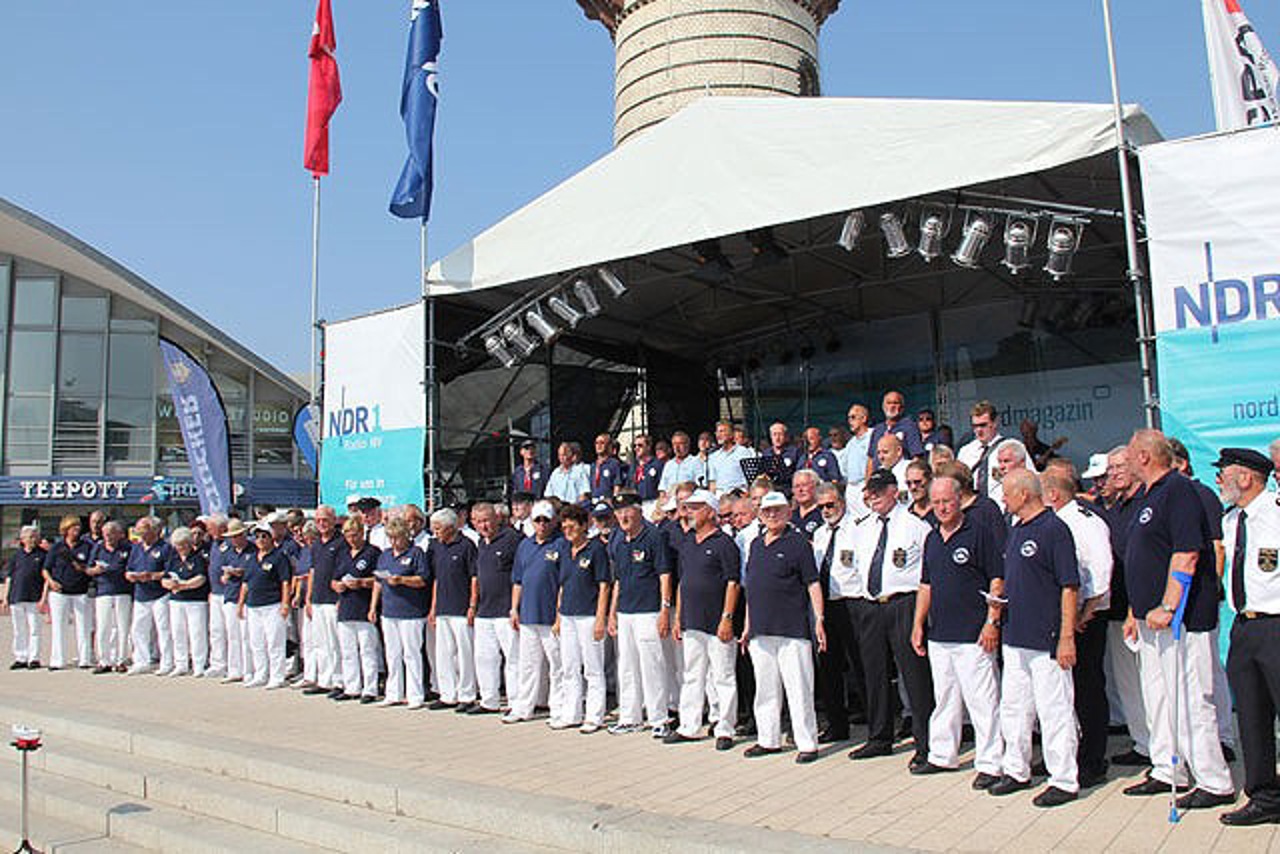 Shanty-Treffen zur Warnemünder Woche