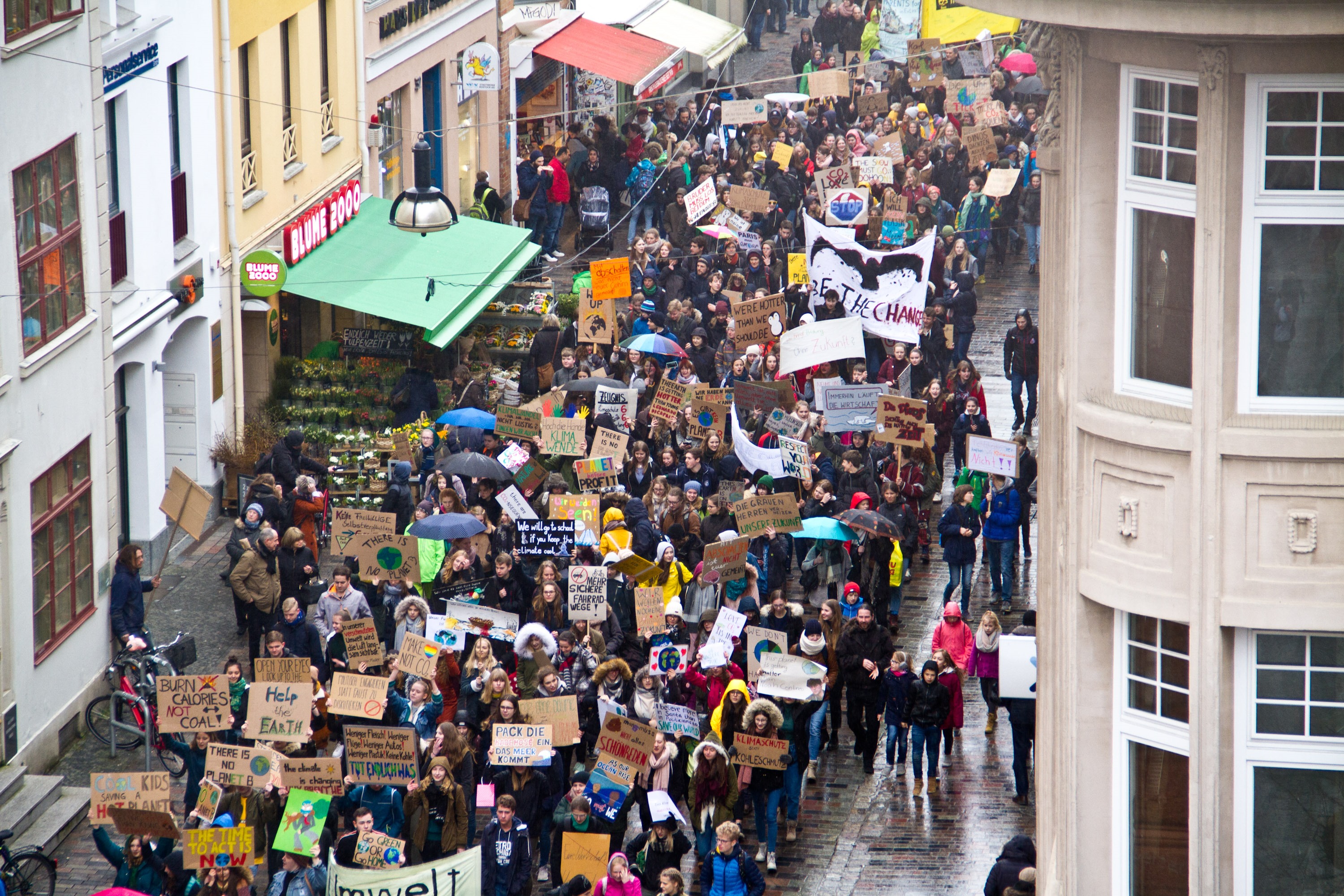 Fridays for Future Klimastreik zieht durch die Kröpi