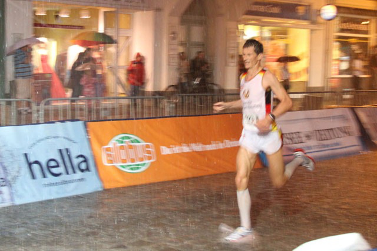 Marco Diehl beim Regen-Marathon in Rostock